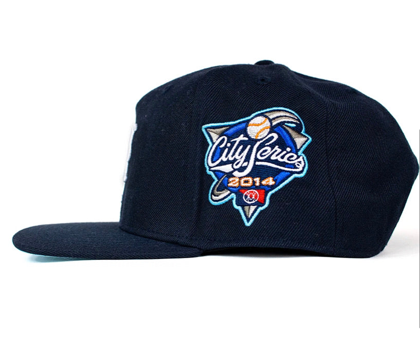 TWNTY-TWO THE NEW ERA YANKEES VS METS SNAPBACK